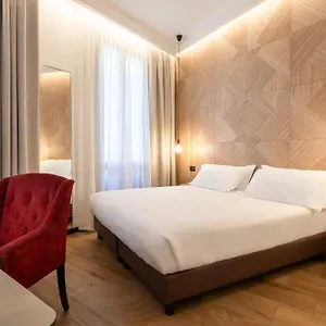 Otel London